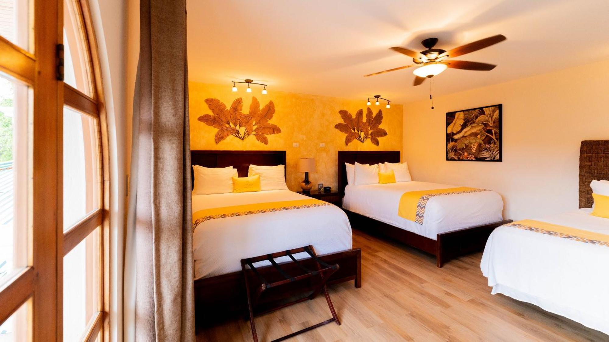 Buena Vista Chic Hotel Pilas Стая снимка