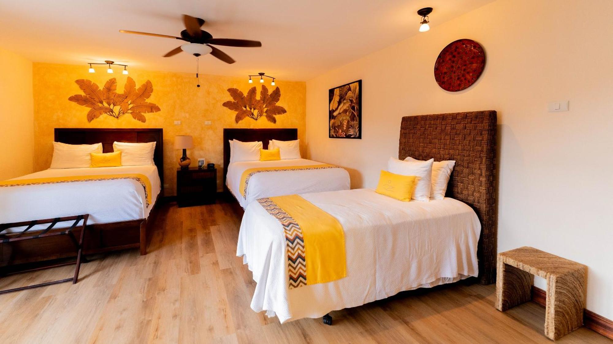 Buena Vista Chic Hotel Pilas Стая снимка