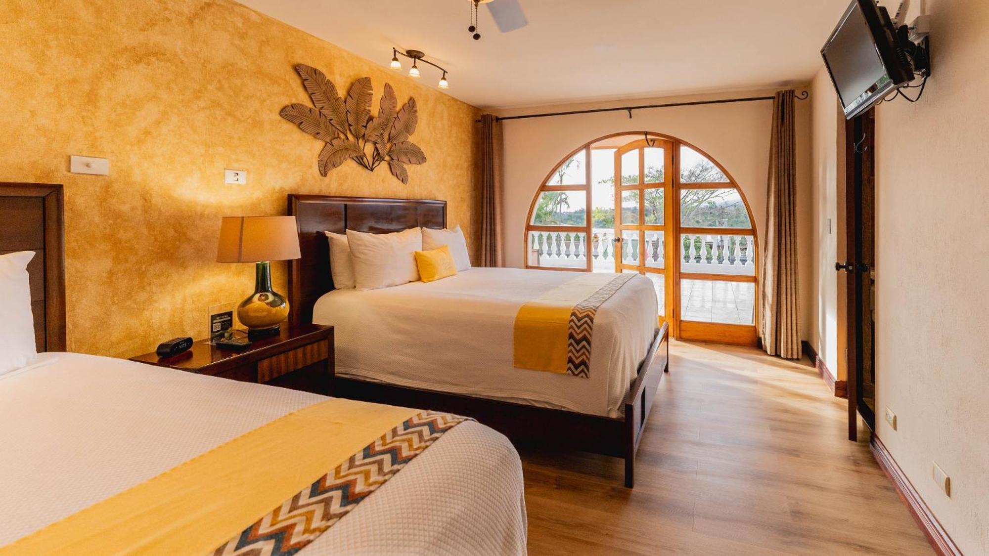 Buena Vista Chic Hotel Pilas Стая снимка