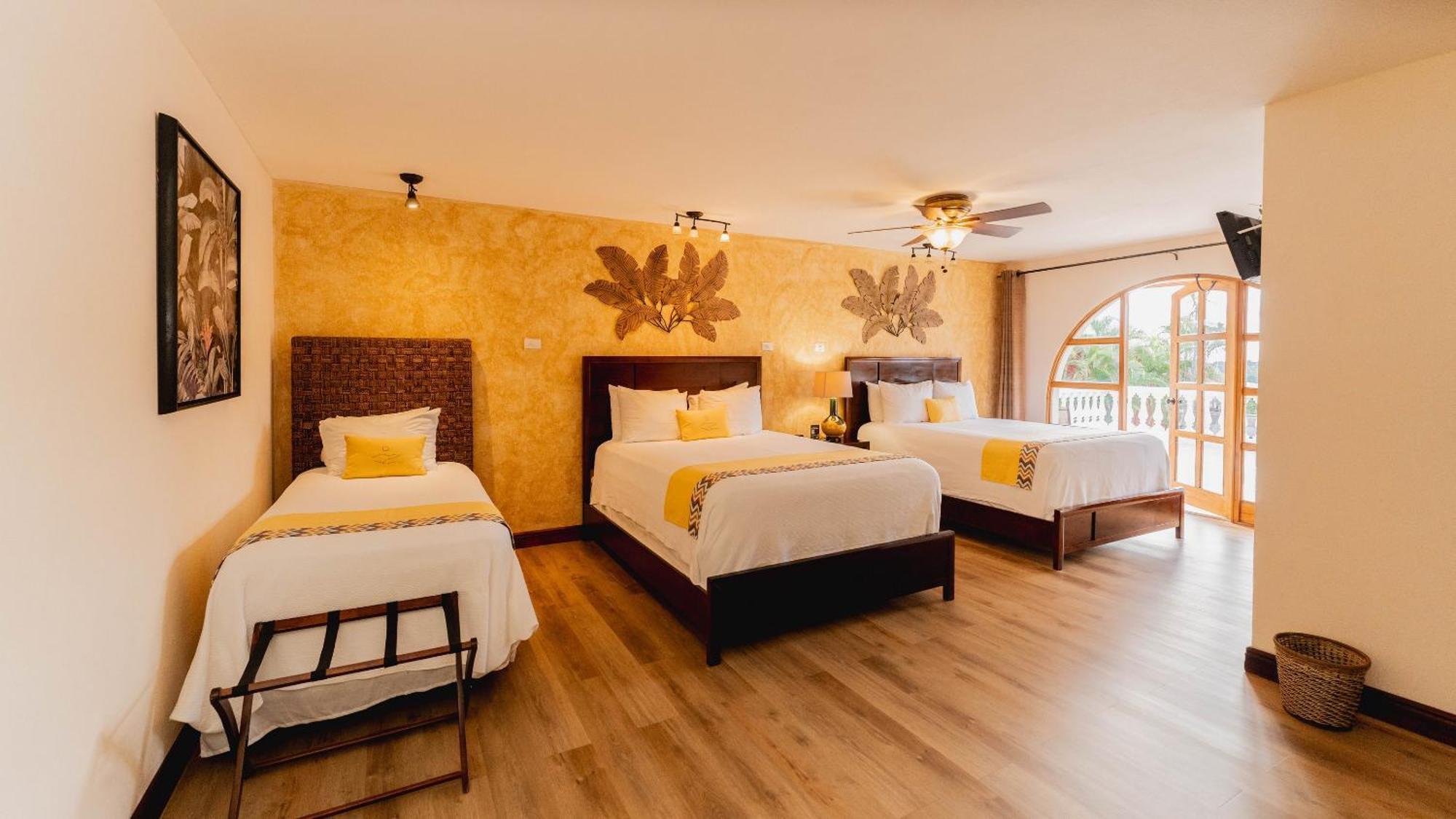 Buena Vista Chic Hotel Pilas Стая снимка