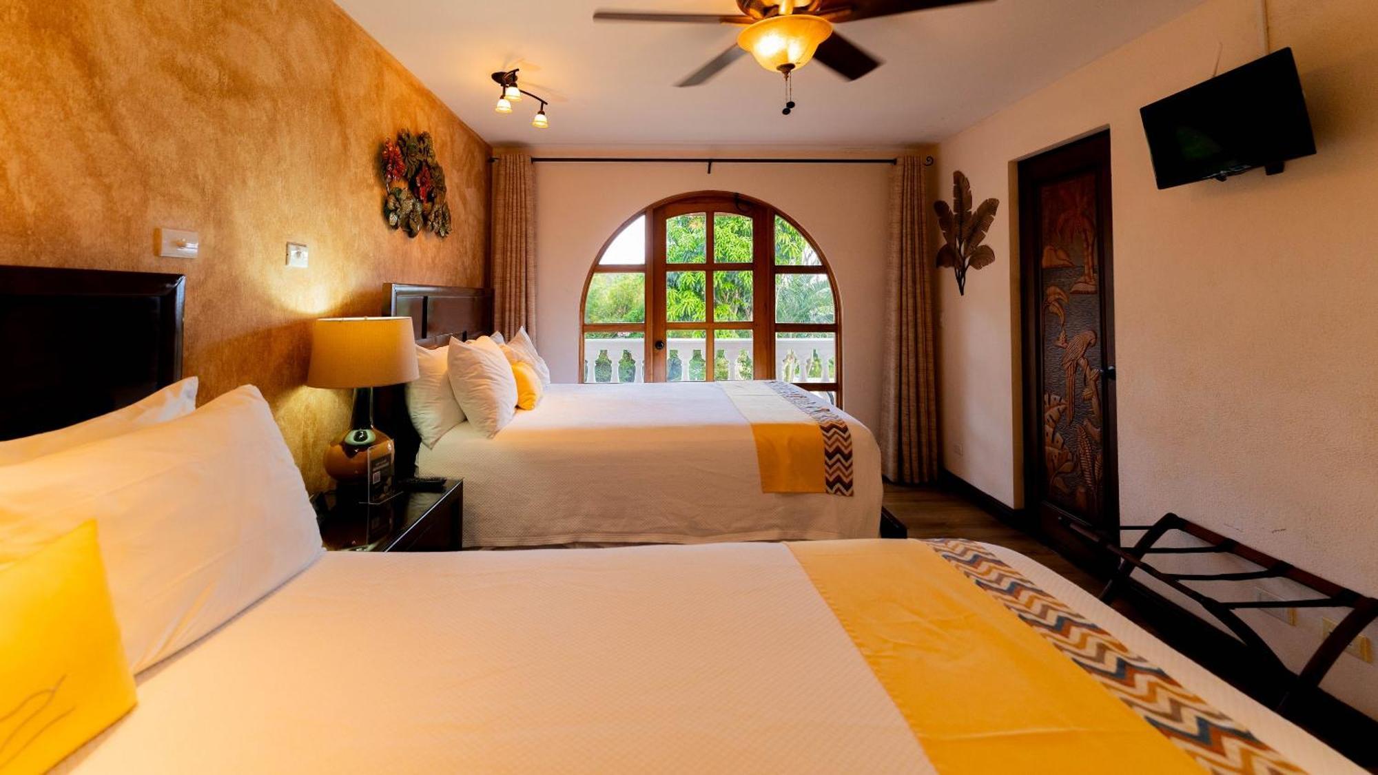Buena Vista Chic Hotel Pilas Стая снимка