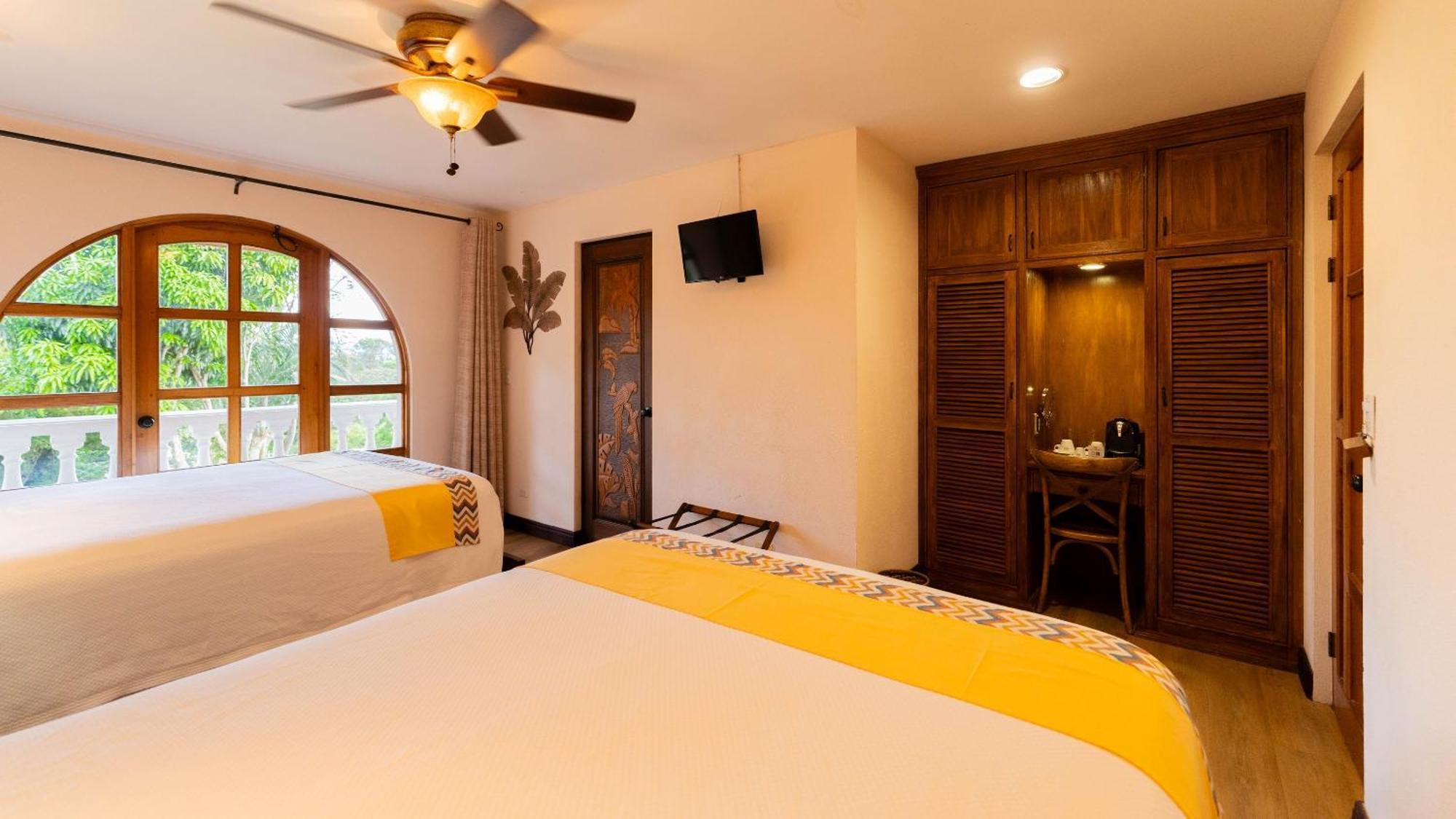 Buena Vista Chic Hotel Pilas Стая снимка