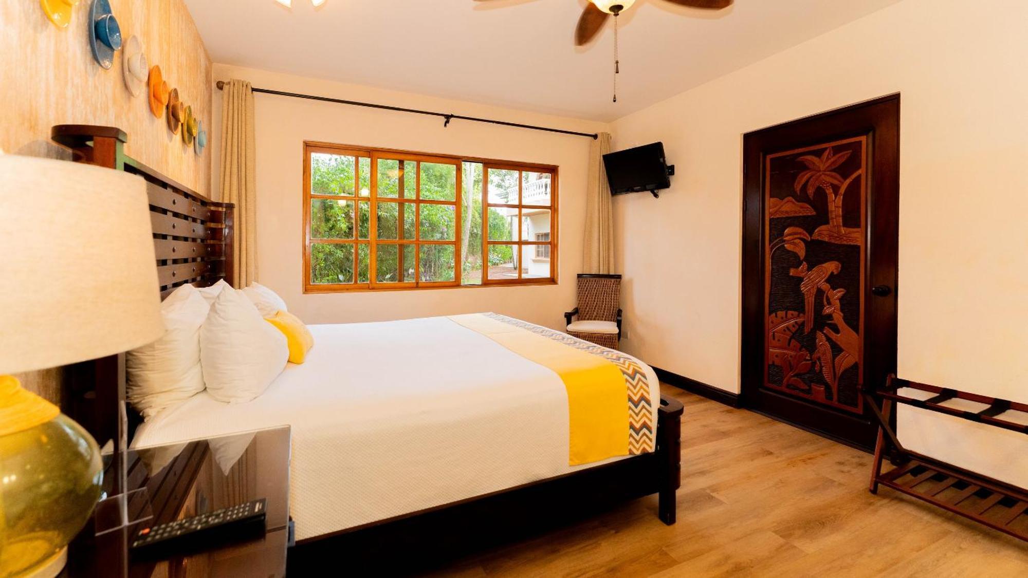 Buena Vista Chic Hotel Pilas Стая снимка