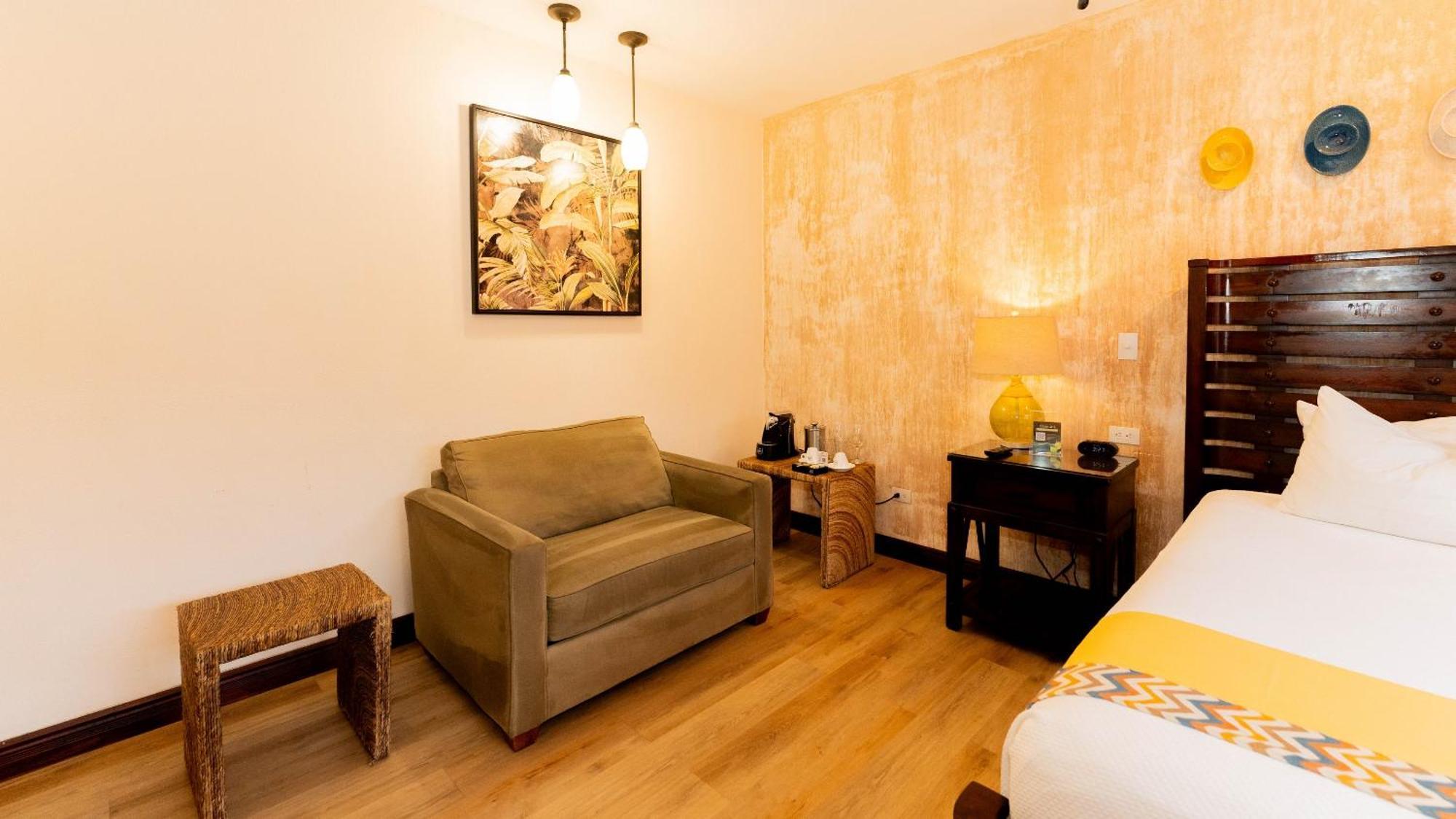 Buena Vista Chic Hotel Pilas Стая снимка