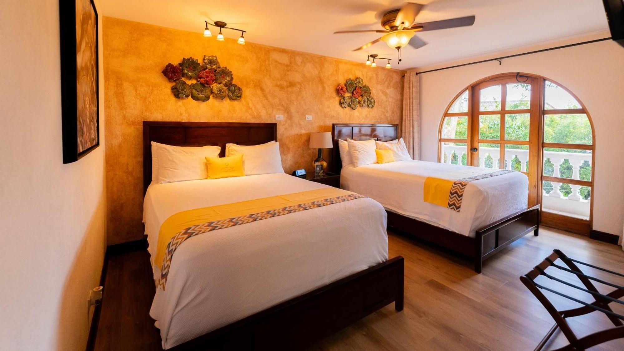 Buena Vista Chic Hotel Pilas Екстериор снимка