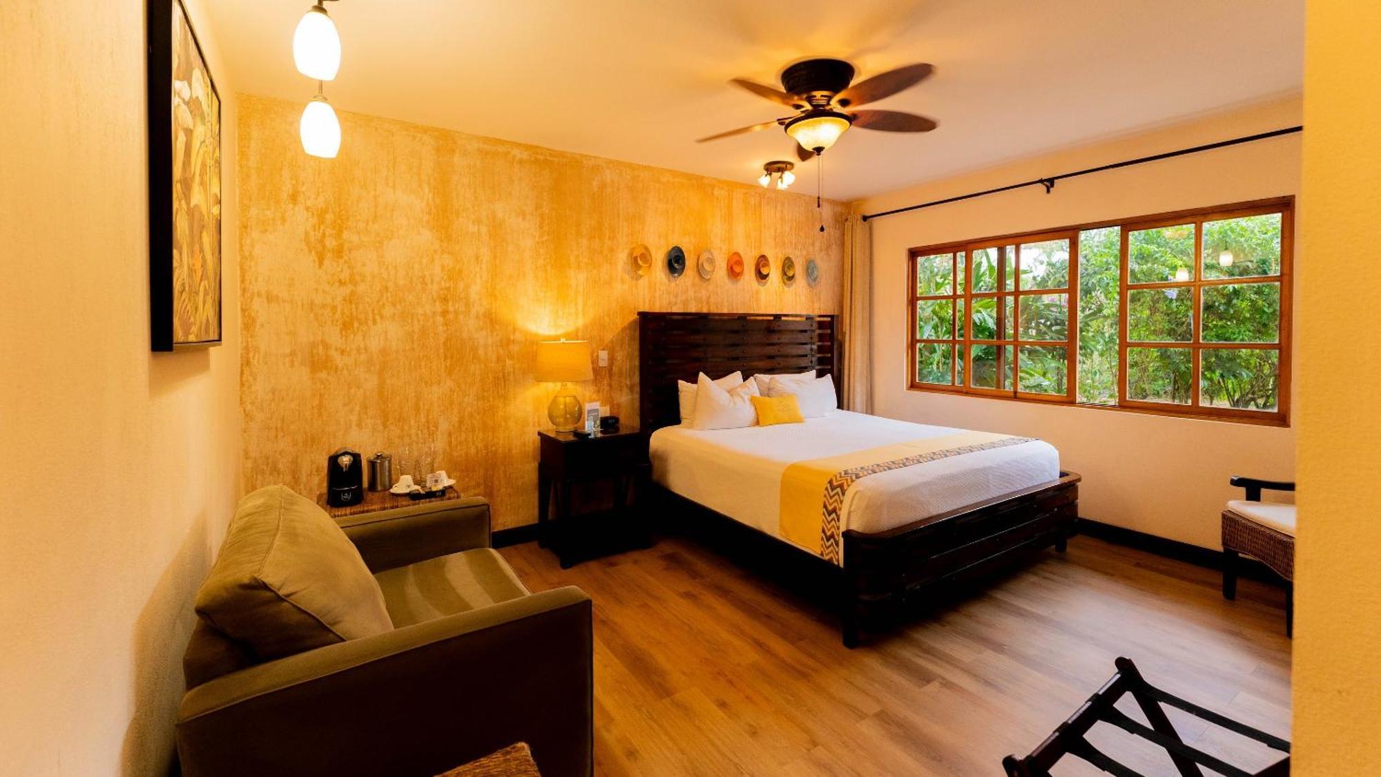 Buena Vista Chic Hotel Pilas Екстериор снимка